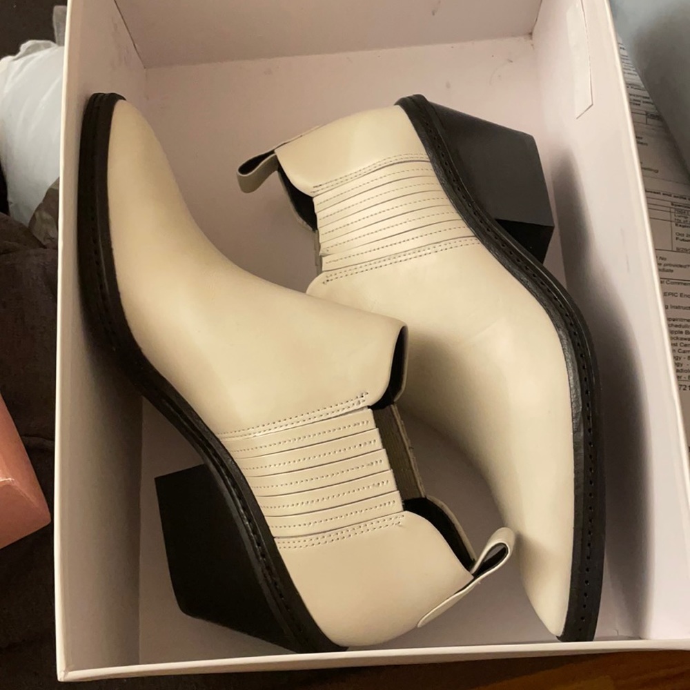 New with minor damage Via Spiga Farly bootie 7